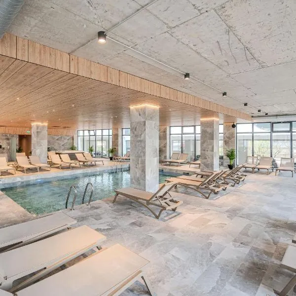 Sky Pool&Spa Sea Apartament in Odyssey-parking，位于马马亚的酒店