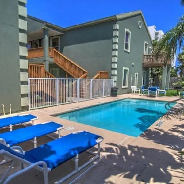 2 Bed 2 Bath 2nd Fl Condo by Beach with Pool，位于南帕诸岛的酒店