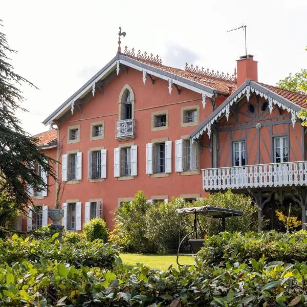 Domaine La Belle Histoire - Gîte côté Parc，位于Besset的酒店