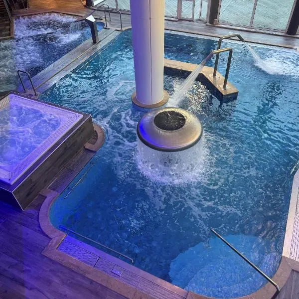 阿德尔菲亚码头酒店及Spa，位于艾克斯莱班的酒店