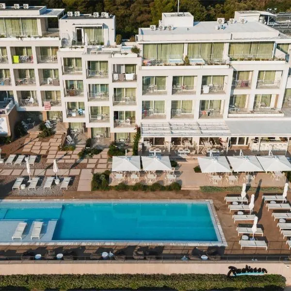 Radisson Resort Plaza Skiathos，位于卡纳皮特萨的酒店