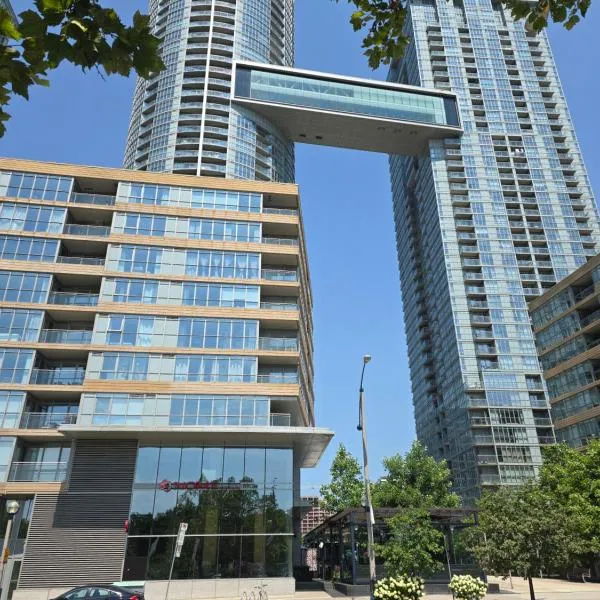 Downtown Toronto Condo, Free indoor parking with amazing view，位于多伦多的酒店