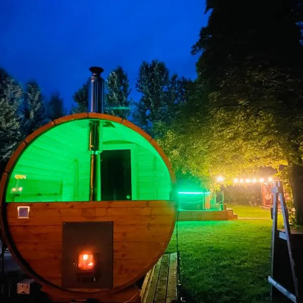 Poleskie zacisze, domek Bocian, kominek, balia,sauna,wifi，位于Helenin的酒店