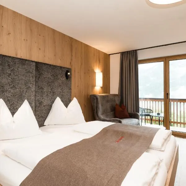 Berghotel Alpenklang，位于格罗萨尔的酒店