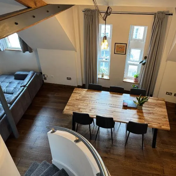 Spacious New-York Style Trendy Penthouse Apartment in Leeds City Centre，位于利兹的酒店