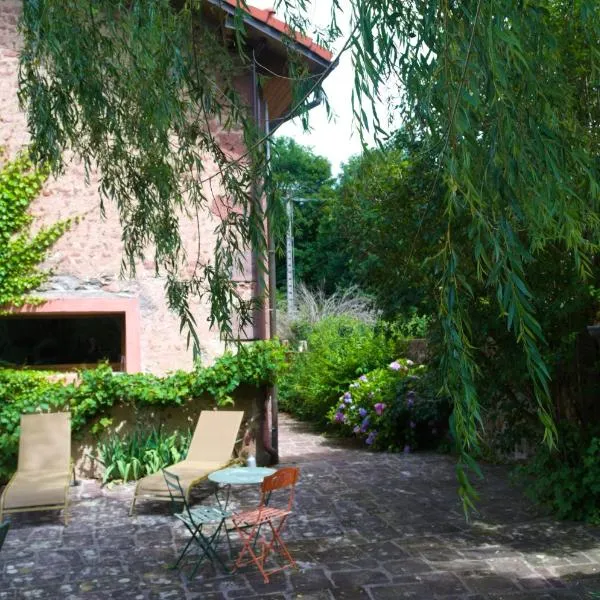 Chambres d'hôte Odile et les cycleux Lily，位于Docelles的酒店