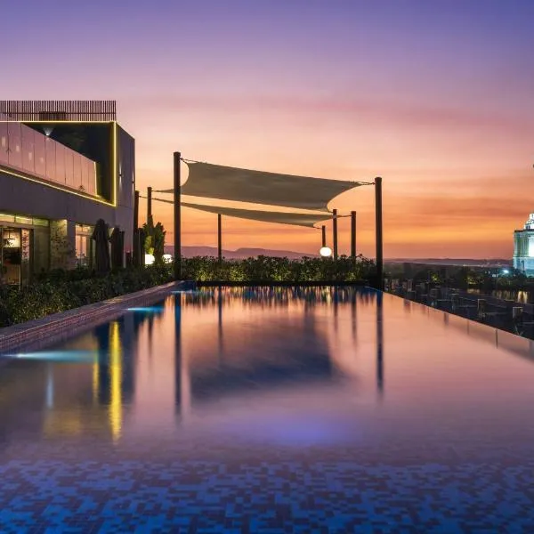AC Hotel by Marriott Santiago de los Caballeros，位于圣地亚哥洛斯卡巴的酒店