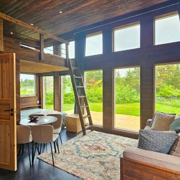 Reindeer River lights lodge，位于基律纳的酒店