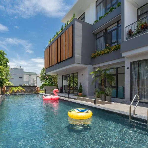 Sora Villa, 4BDR, Large Pool & Elevator Access，位于岘港的酒店