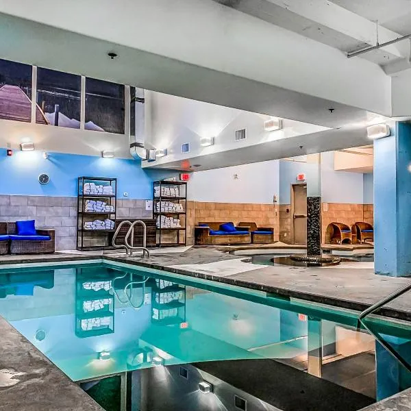 Solara 2BR Retreat - Pool - Hot Tub & Resort Perks-113，位于坎莫尔的酒店