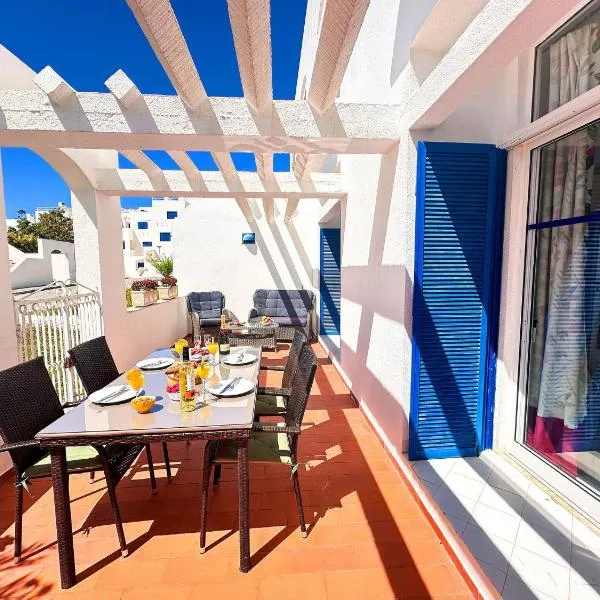 Ocean Breeze WindMill Condo by BeCherish，位于阿尔布费拉的酒店