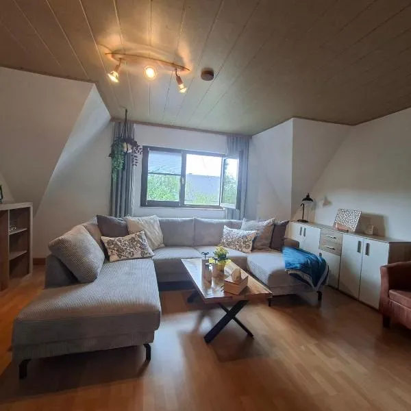 ansimali 3 - Treffpunkt Dachgeschosswohnung, Ideal für Familien und Freunde, Gemeinsam wohnen, getrennt träumen, Zwei Schlafzimmer, ein Urlaub mit Spiel und Spaß，位于贝尔费德的酒店