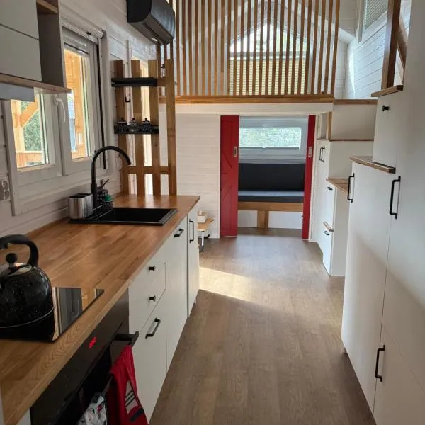 Tiny House Azyl Wolności，位于Pozezdrze的酒店