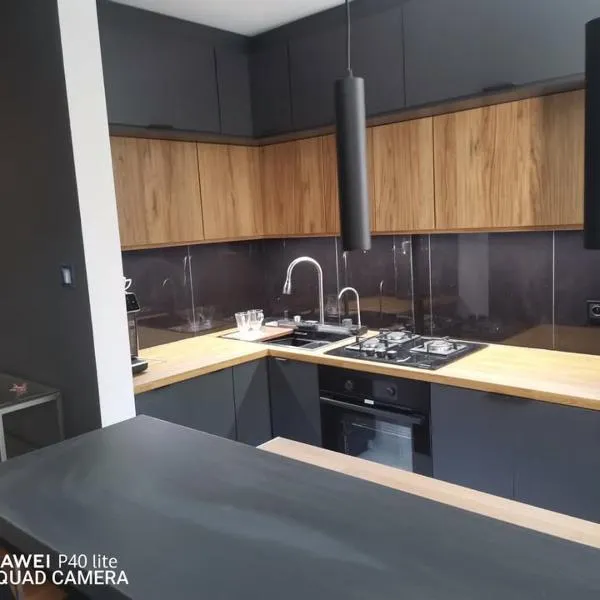 Niesamowita nowoczensa kawalerka w centrum kmicica，位于奥特沃茨克的酒店