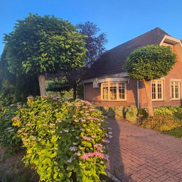Luxe vakantiehuis op de Veluwe met tuin in Barneveld，位于巴讷费尔德的酒店