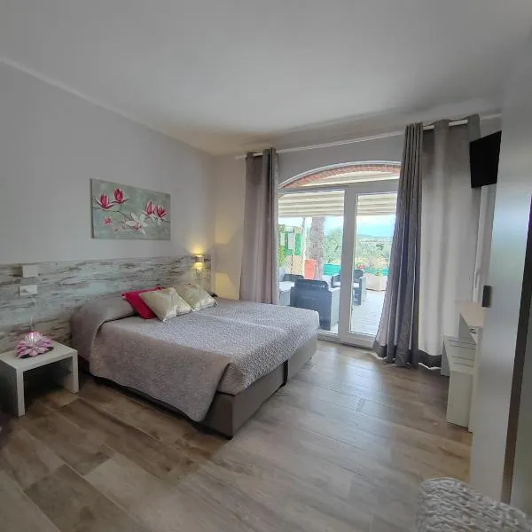 La perla del Garda，位于科斯特曼诺的酒店