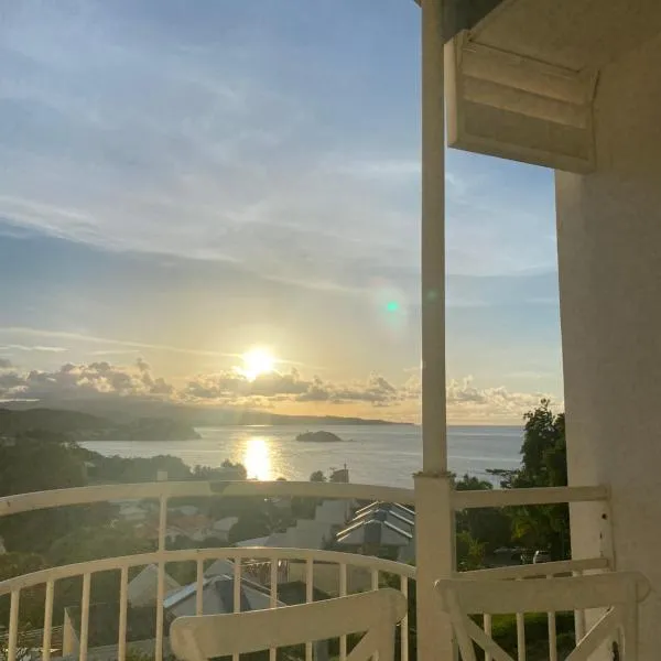 Studio LA ZENITUDE , avec piscine，位于拉特里尼泰的酒店