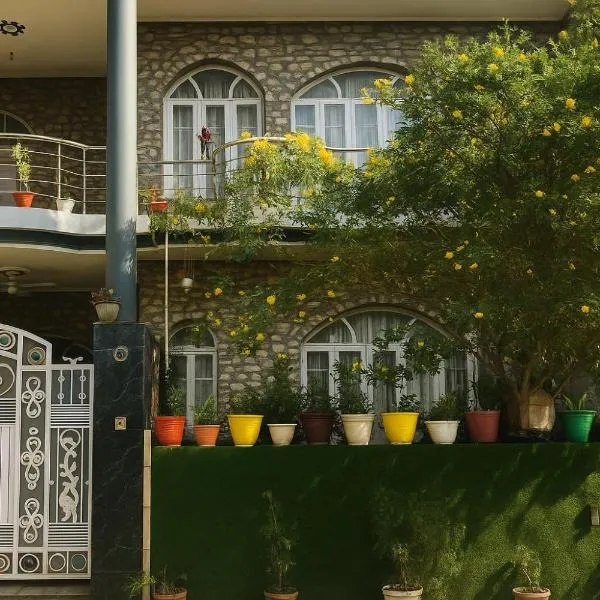 Homestay, hotel at Pathankot，位于帕坦科特的酒店