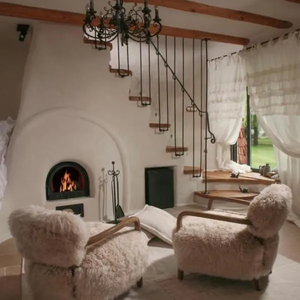 Castelul de Lut - Eco Boutique Guesthouse，位于波卢巴库苏斯的酒店