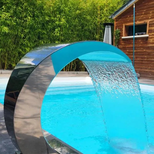 Le Mas ROLLAND -Chambres de charme -SPA sauna & jacuzzi - Label Qualité Tourisme Occitanie - Millau - Gorges du Tarn，位于孔佩尔的酒店