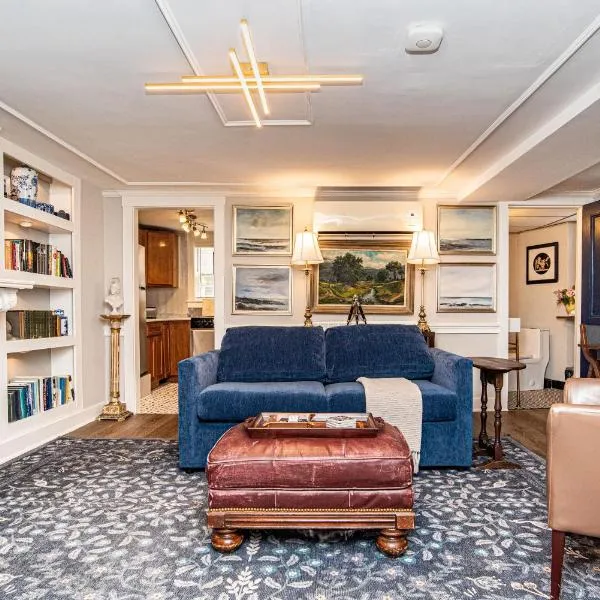 New England Scholar style retreat in Providence!，位于普罗维登斯的酒店