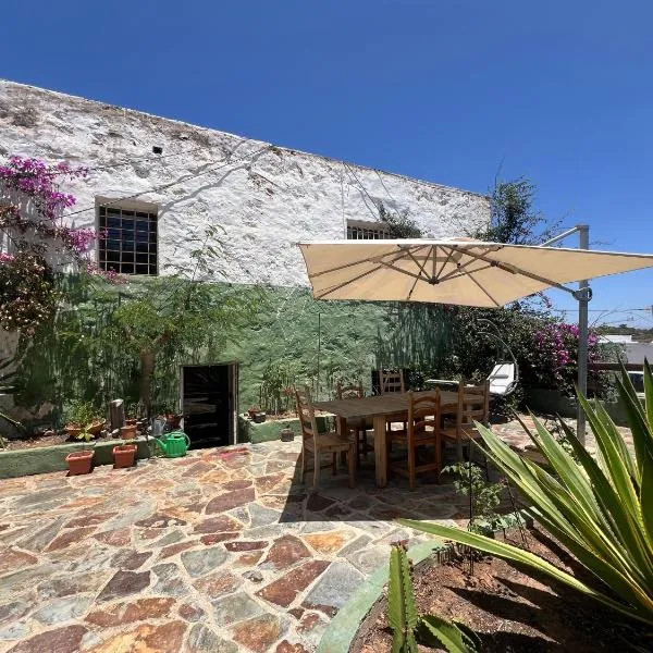 Casa Gatti - Autentica Casa Canaria nel cuore di Lanzarote，位于Tiagua的酒店