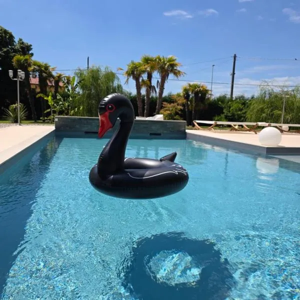 CasaKadd001Luxury Heated Pool Garden PatioBarbeque，位于Civé的酒店