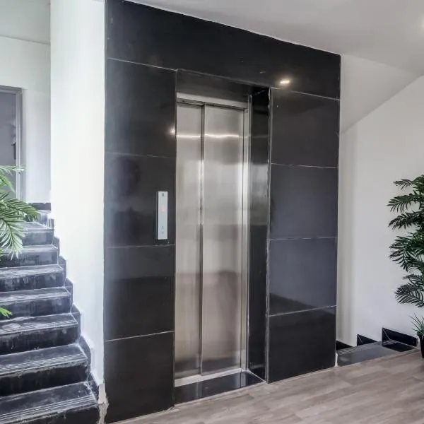 Super Townhouse RCC Majestic 397 LB Nagar，位于海得拉巴的酒店