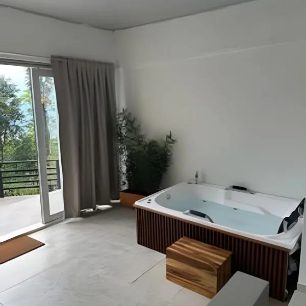 Cabaña en la Montaña con Jacuzzi，位于比亚维森西奥的酒店