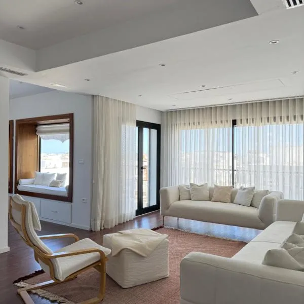 High standing villa floor close to the airport with shuttle，位于La Soukra的酒店