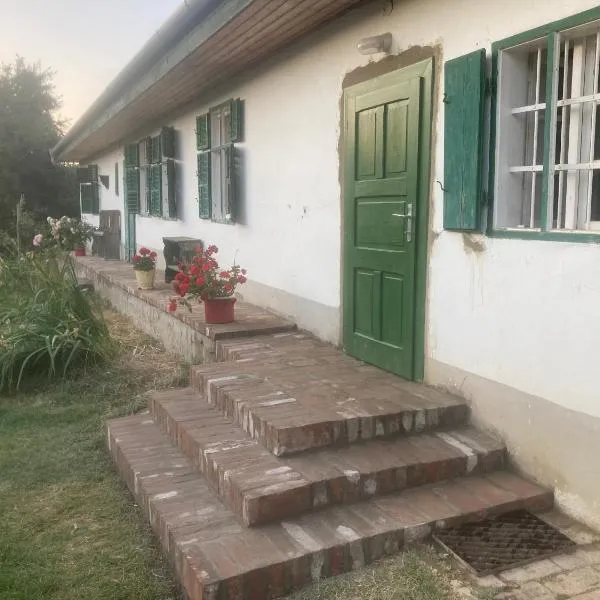 Erdősmecskei sváb vendégházak és Jurtaszállás，位于Erdősmecske的酒店