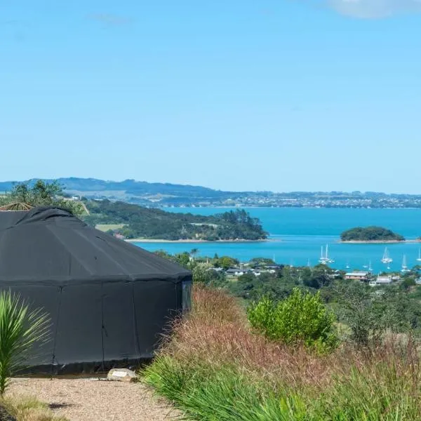 Awaawa Yurts - Rangi，位于Waiheke Island的酒店