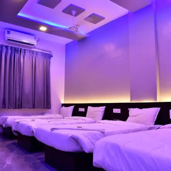 Hotel President Palace, Akkalkot，位于Akalkot的酒店