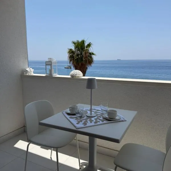 SunBeach 44 - Skyview B&B，位于梅利托迪波尔托萨尔沃的酒店