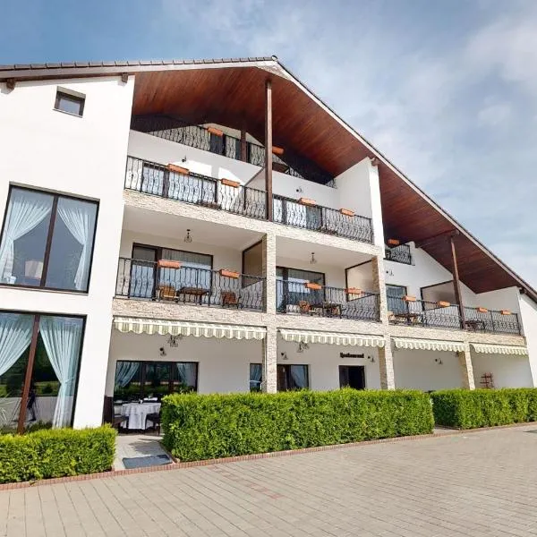 Popasul Montan - Piscina, Tenis & Vedere Munte，位于阿夫里格的酒店