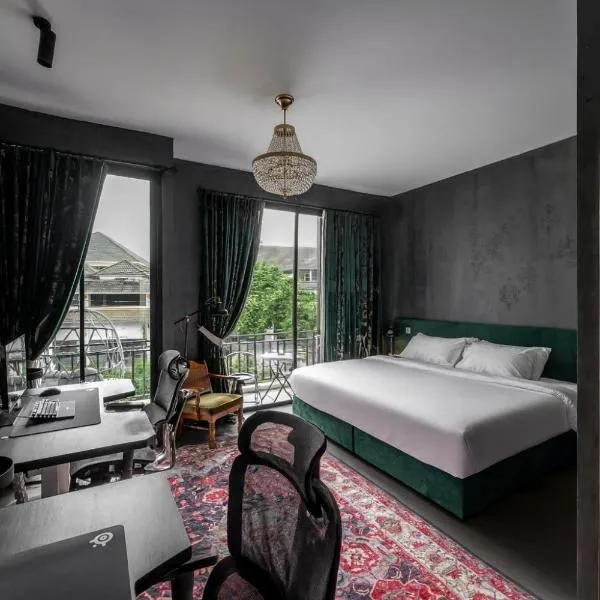 Boss Level Gaming Hotel，位于拉威海滩的酒店