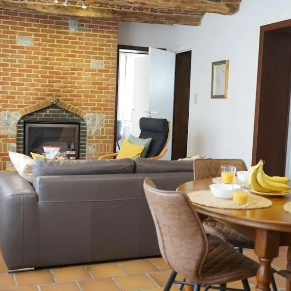 La Maisonnette - 2 chambres, parking, jardinet & calme，位于图尔奈的酒店