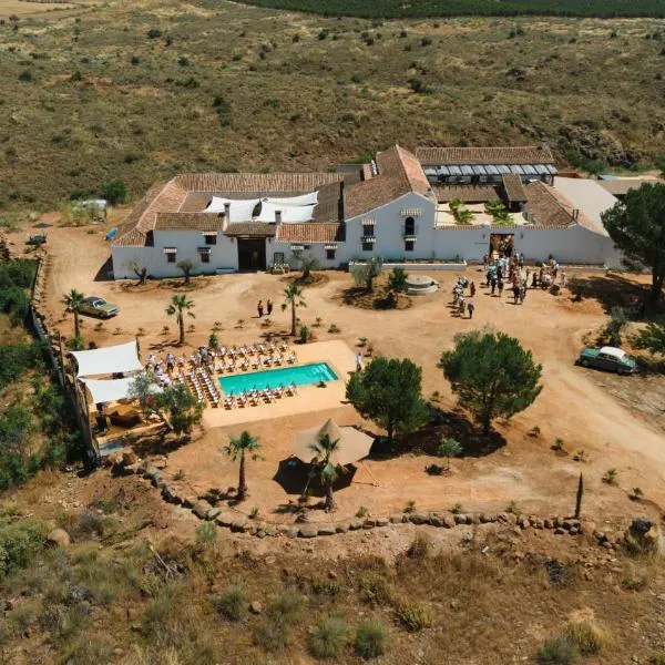 Edennia I El Cielo en La Tierra，位于Mora的酒店