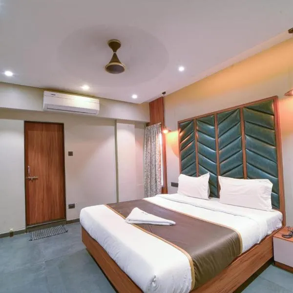 Hotel Vrindavan Deluxe Kolhapur NEAR CENTRAL BUS STAND，位于戈尔哈布尔的酒店