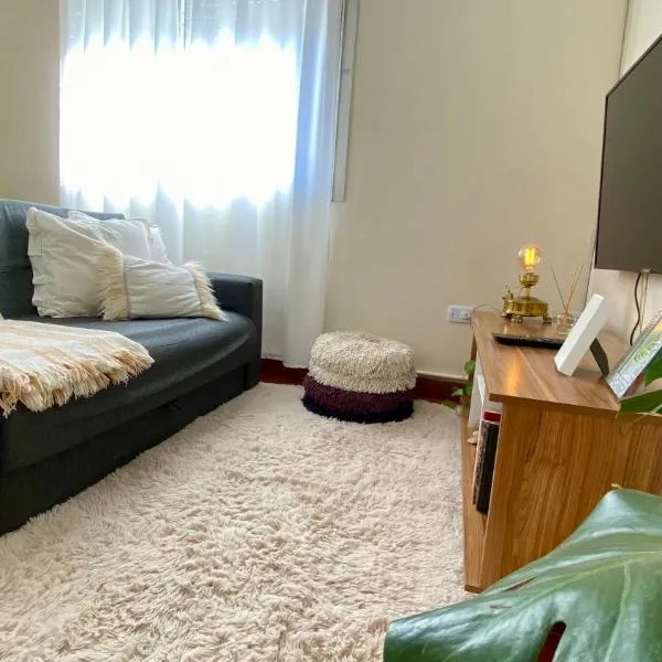 Aloha Teo - Departamento por Día en Trelew, espacioso y cerca de todo!，位于特雷利乌的酒店