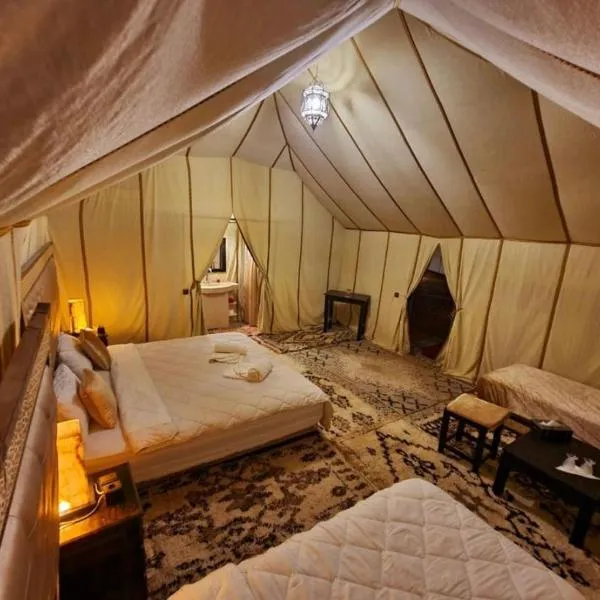 Fantastic luxury Desert camp，位于梅尔祖卡的酒店