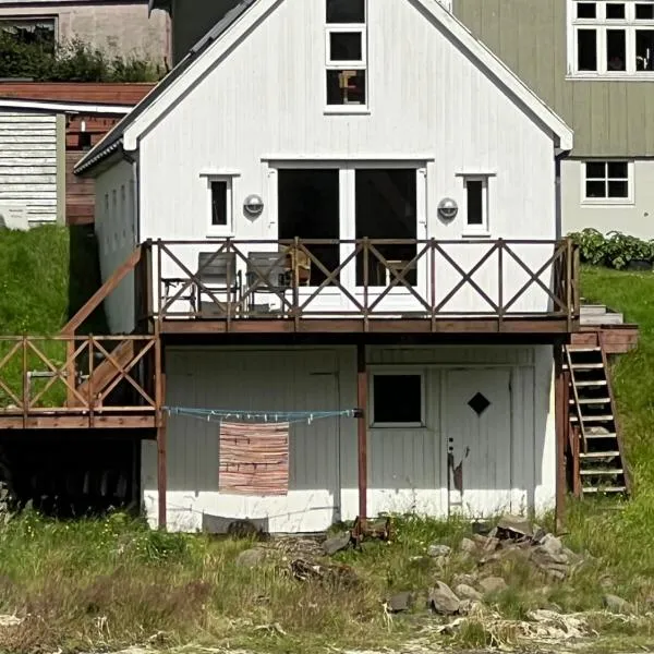 Cottage by the waterfront，位于Vestmanna的酒店