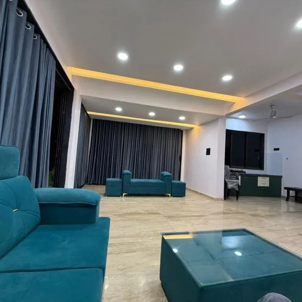 Twilight Stays ll R Villa 3BHK ll Swimming Pool ll AC ll BBQ，位于罗纳瓦拉的酒店