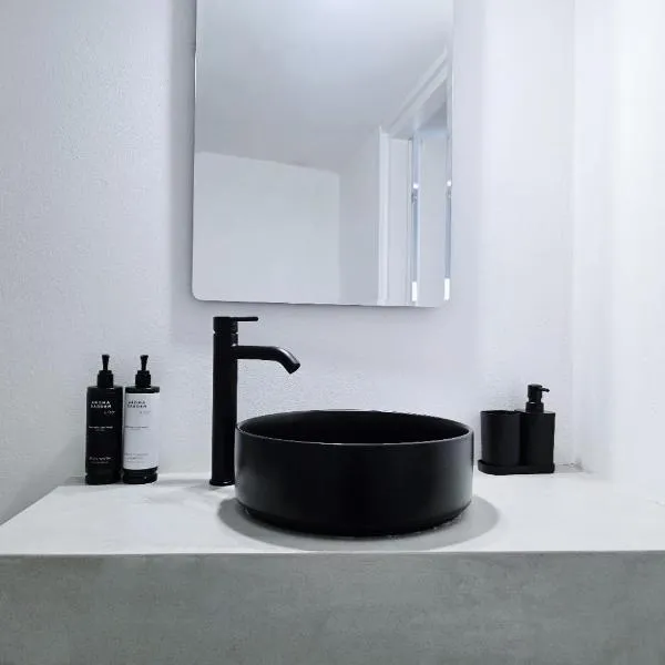 Suites with Shared Garden Sougia，位于Moní的酒店