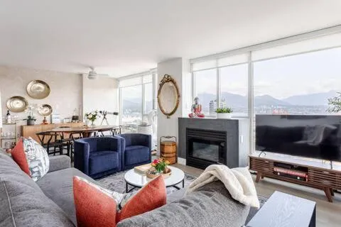 Luxury 2 Bed 2 Bath Condo Downtown Vancouver with Free Parking，位于温哥华的酒店