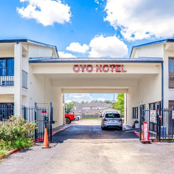 OYO Hotel Houston N Fm-1960 Champions TX，位于休斯顿的酒店