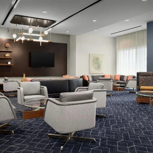 Courtyard by Marriott Atlanta Kennesaw，位于肯尼索的酒店