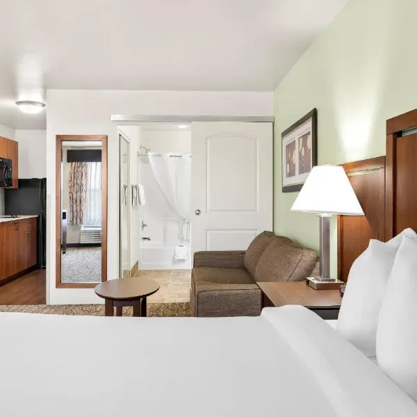 Ledgestone Suites Hotel Vernal，位于弗纳尔的酒店