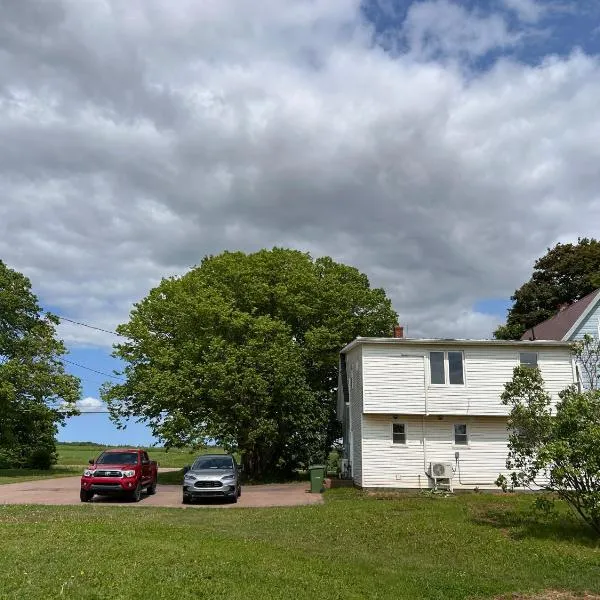 Bridge View near Conferation Bridge and beaches，位于Borden-Carleton的酒店