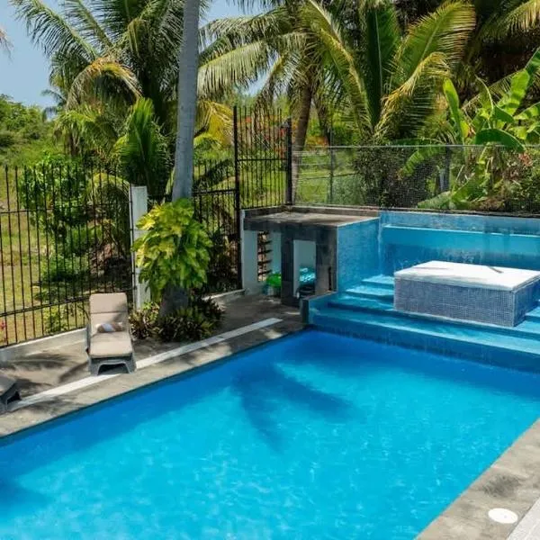 Casa Coco - 4BR | Private Pool | Hotel Zone，位于坎昆的酒店